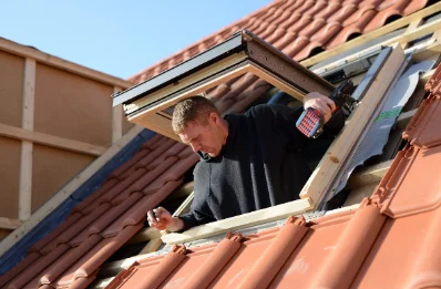 Pose de fenêtres de toit Velux à Coulonche